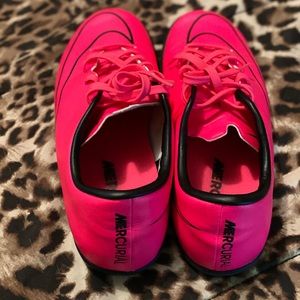 Sneaker Nike Mercurial Victory Soccer Neon Pink